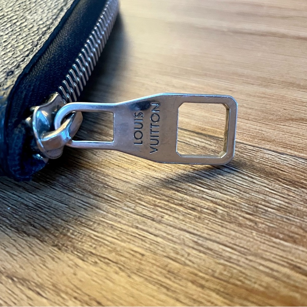 Louis Vuitton Damier Zip-Around Wallet - Picture 4 of 5